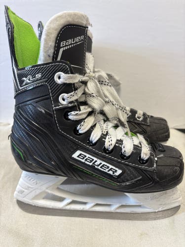 Bauer XLS Hockey Skates Regular Width Size 2 (Used)
