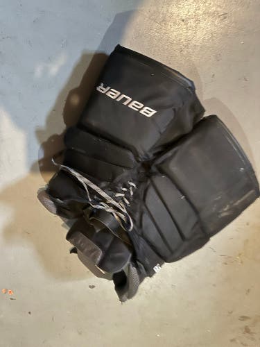 Intermediate Small 2022 Bauer Elite Hockey Goalie Pants (Used)
