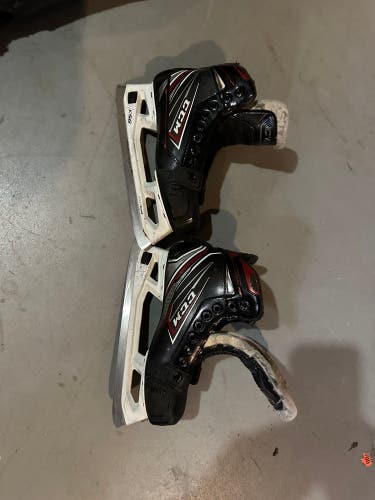 2022 CCM JetSpeed FT490 Hockey Skates Regular Width Size 3.5 (Used)