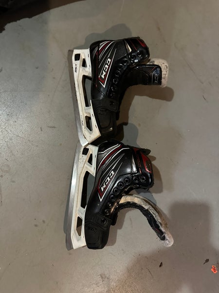 2022 CCM JetSpeed FT490 Hockey Skates Regular Width Size 3.5 (Used)