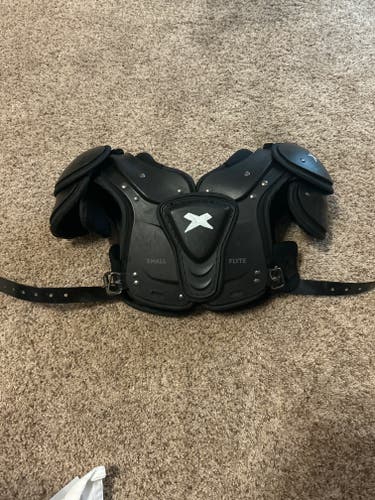 Small Adult Xenith Flyte Shoulder Pads (Used like new)