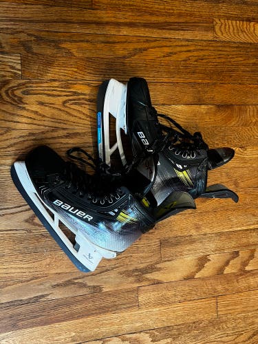 Bauer Vapor Hyperlite 2 Hockey Skates Wide Width 9.5 Fit 2 (Used) No Steel/ Aetrex Fit A inserts