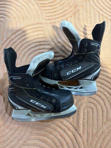 Youth CCM Tacks 9040 Hockey Skates Regular Width 11 (Used)