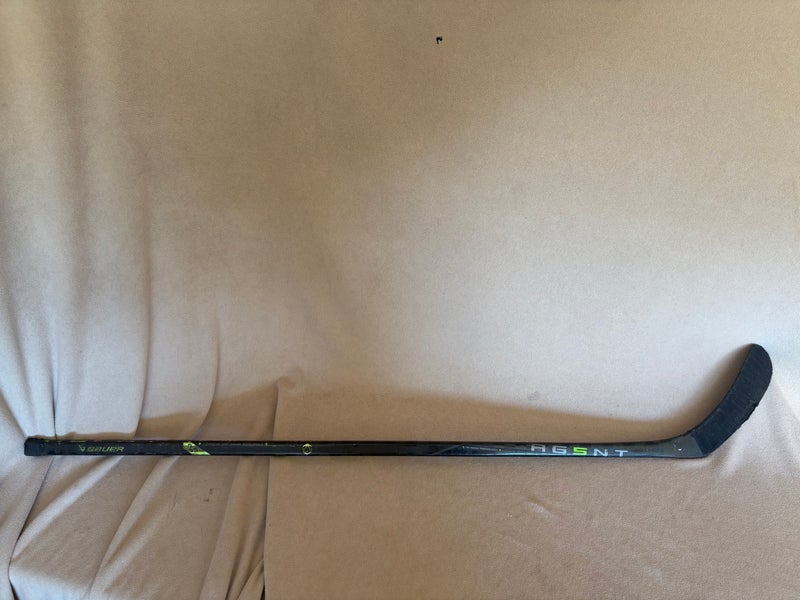 Intermediate Bauer Ag5nt Right Handed Hockey Stick Pro Stock (Used)