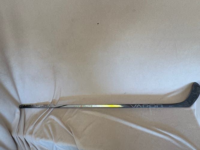 Senior Bauer Vapor Hyperlite 2 Right Handed Hockey Stick (Used)
