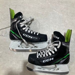 Intermediate CCM RibCor RIB XT3 Hockey Skates | Size 4
