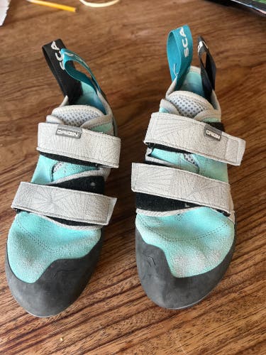 Blue Women's Size M 6.0 (W 7.0) Adult Scarpa Shoes (Used)