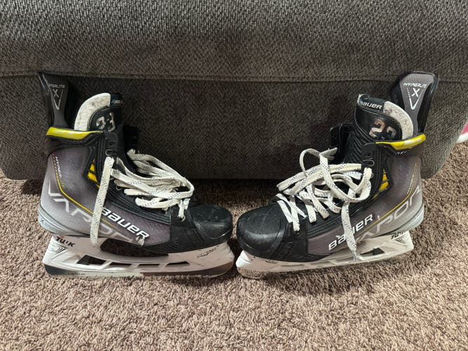 Bauer Vapor Hyperlite Hockey Skates 9 (Used)