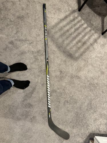 Warrior Alpha QX Sabre | Bowling Green Univ. Team Issue | 75 Flex | 65” – Linkenheld #17
(Used)