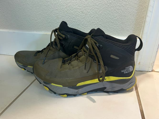Green Men's Size M 9.0 (W 10.0) Adult The North Face Boots (Used)