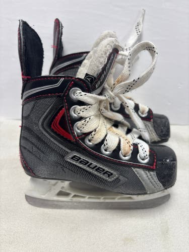 Bauer Vapor X30 Hockey Skates Regular Width 9 (Used)