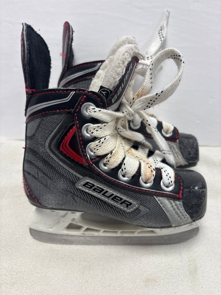 Bauer Vapor X30 Hockey Skates Regular Width 9 (Used)