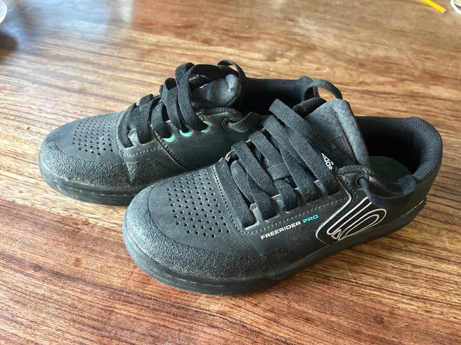 Men's Size 6.5 Bike Shoes (Used)