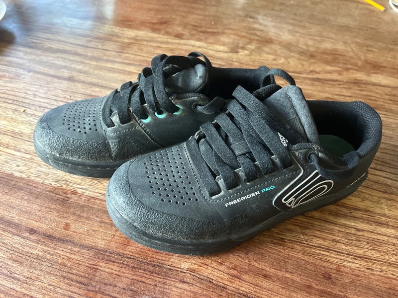 Men's Size 6.5 Bike Shoes (Used)