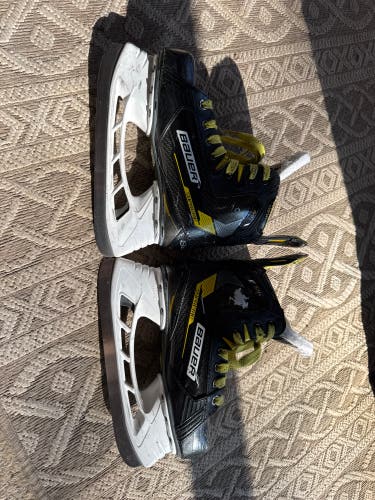 Bauer Supreme M4 Regular Junior Width Size 3 With Superfeet Insoles(Used)