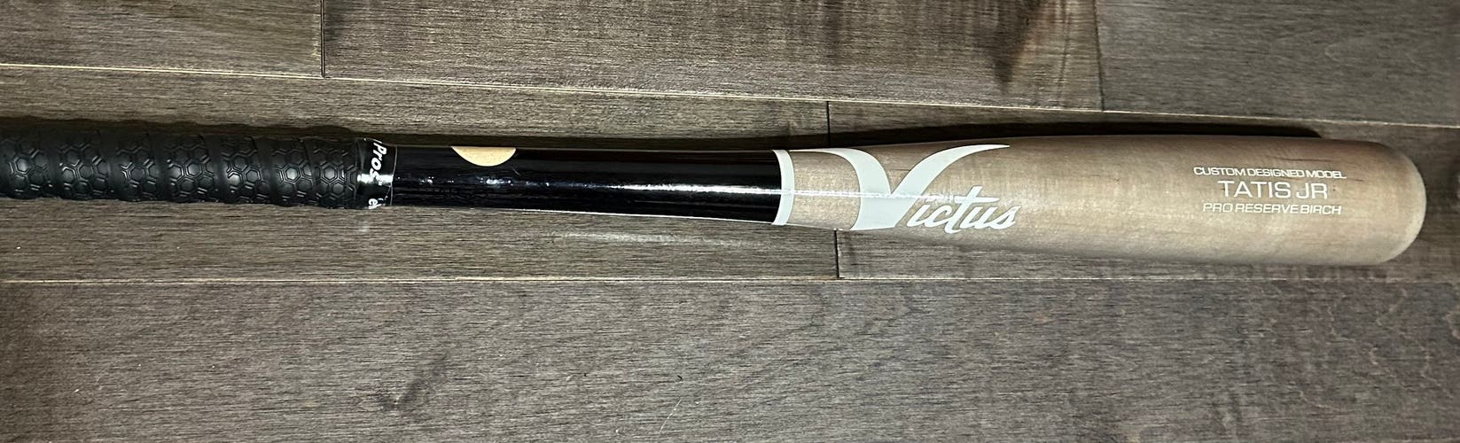 Victus Tatis Birch Bat (-10) 18 oz 28" (Used)