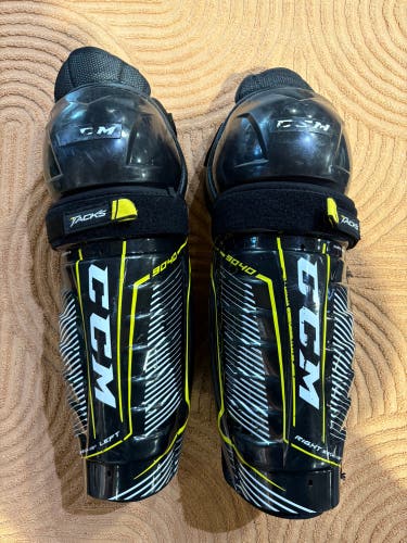 Junior CCM Tacks 9040 Shin Pads 13" (Used)