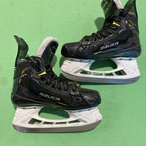 Used Junior Bauer Supreme M5 Pro Hockey Skates Size 2.5
