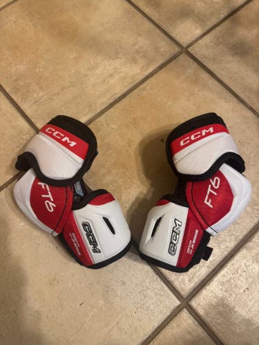 Junior Medium CCM Jetspeed ft6 Elbow Pads (Used)