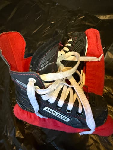 Bauer Hockey Skates 10 (Used)