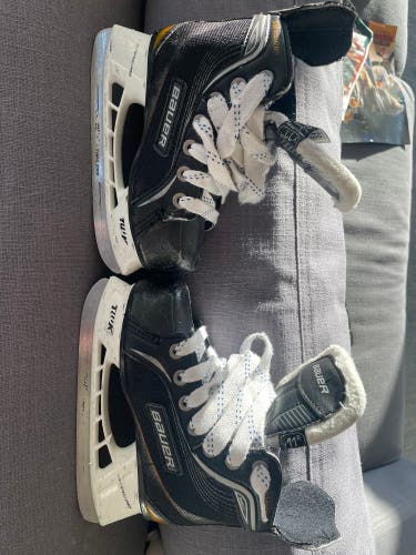 Bauer Hockey Skates 11 (Used)