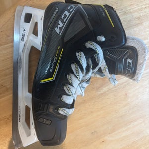 2023 CCM Super Tacks 9370 Hockey Goalie Skates Regular Width Size 5.5 (Used)