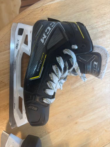 2023 CCM Super Tacks 9370 Hockey Goalie Skates Regular Width Size 5.5 (Used)