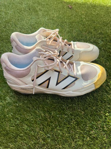 White Men's Size M 12.0 (W 13.0) New Balance Metal (Used)
