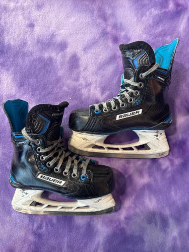 Junior Bauer Nexus N9000 Hockey Skates Regular Width Size 2 (Used)
