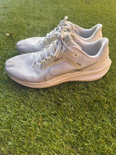 Men's Size M 12.0 (W 13.0) Adult Nike Shoes (Used)