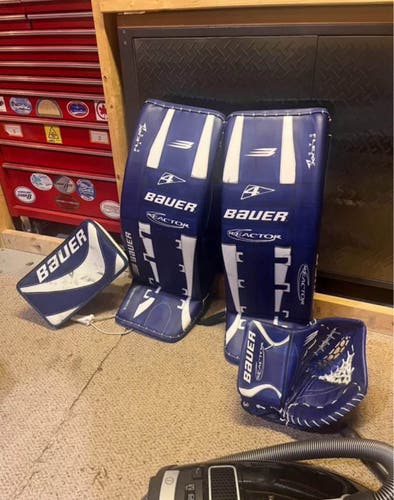 33" Bauer Hyperlite 2 Goalie Leg Pads