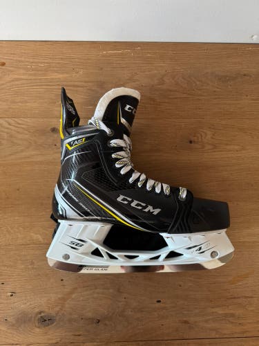 Brand New Senior CCM Regular Width Size 10.5 Super Tacks AS1 Hockey Skates