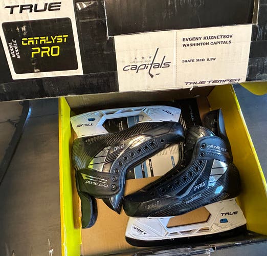 True Catalyst Pro Hockey Skates Extra Wide Width 8.5 (Used) with 2 sets of DLC steel