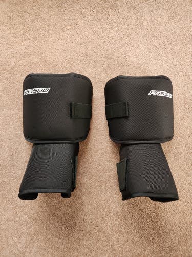 Passau Pro Light Knee Guard L/XL (New)