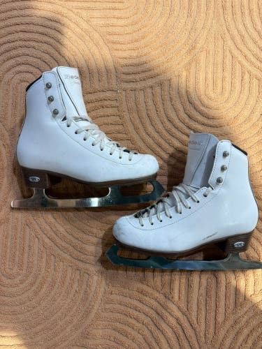 White Riedell Diamond Figure Skates | Size: 3 W (Used)
