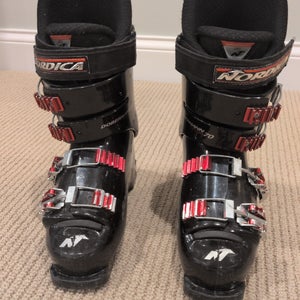 Mondo 23 & 23.5 Unisex Nordica Dobermann Ski Boots Soft Flex (Used)
