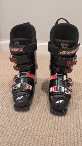 Mondo 23 & 23.5 Unisex Nordica Dobermann Ski Boots Soft Flex (Used)