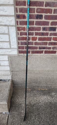 Intermediate Bauer Twitch Left Hand Hockey Stick P29 (Lightly Used)