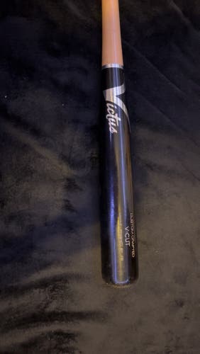 2021 Victus V-Cut Bat (-3) 29 oz 32" (Used)