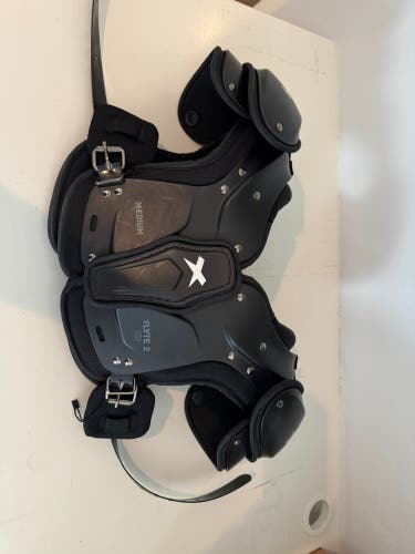 Medium Adult Xenith Flyte Shoulder Pads (Used)