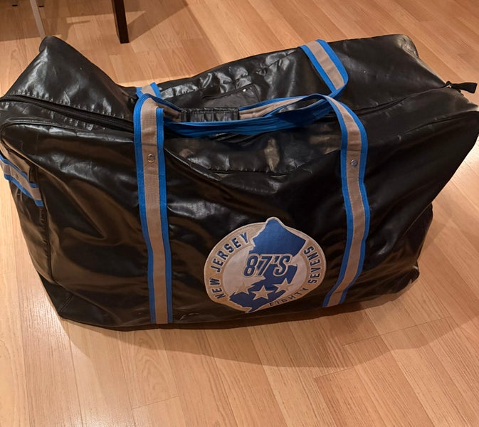 Hockey player equipment bag