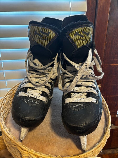2023 True Catalyst 5 Hockey Skates Regular Width 6 (Used)