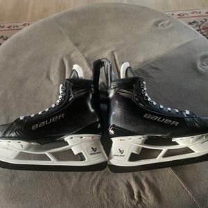 Bauer Vapor Hyperlite 2 Hockey Skates Pro Stock 11 (New)