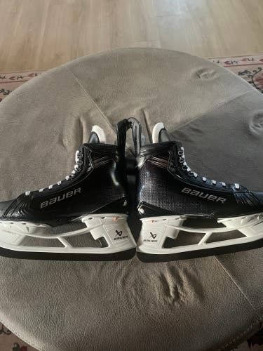 Bauer Vapor Hyperlite 2 Hockey Skates Pro Stock 11 (New)