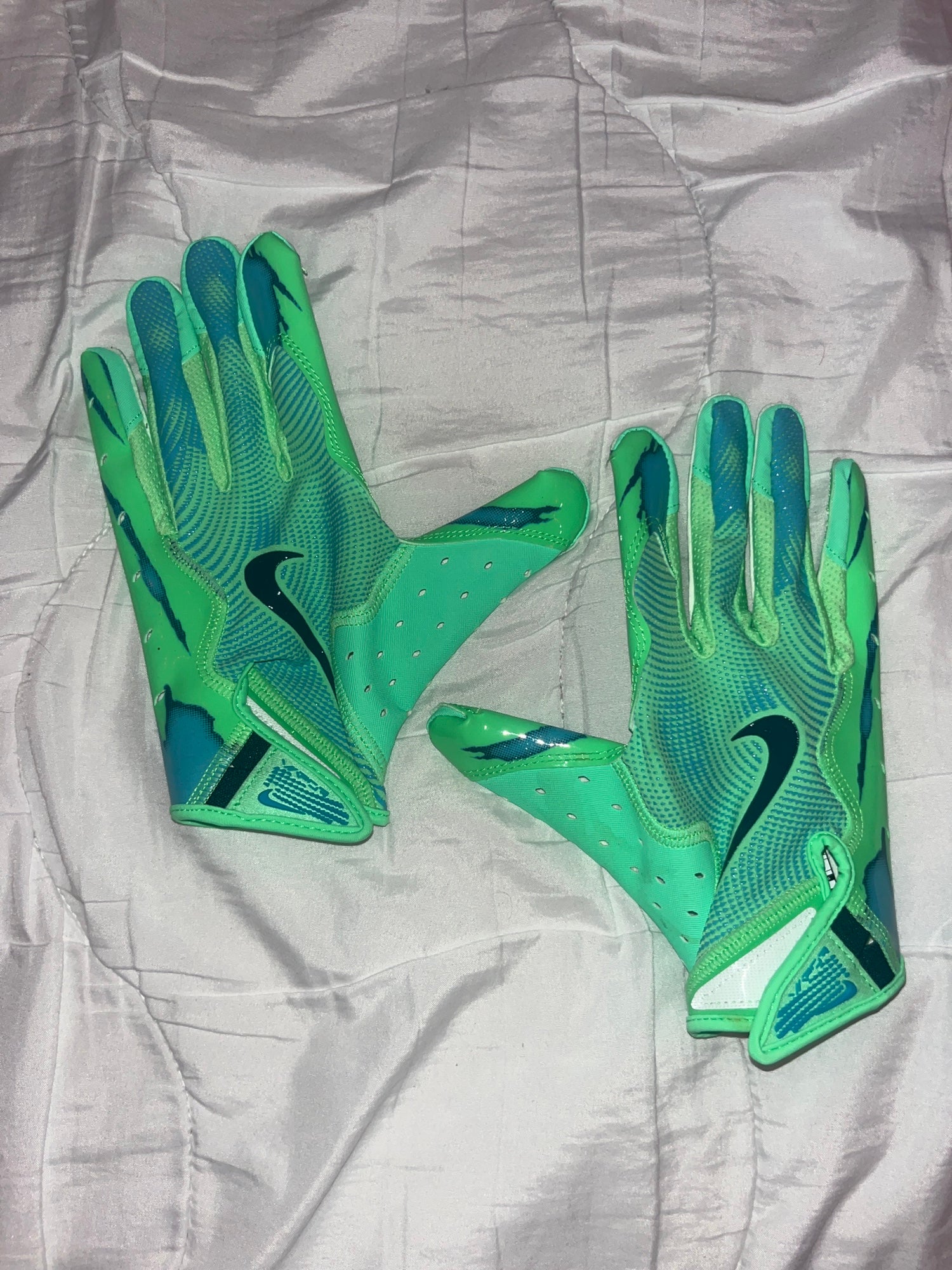 Green Adult Medium Nike Vapor jet 8.0 Gloves (New) | SidelineSwap