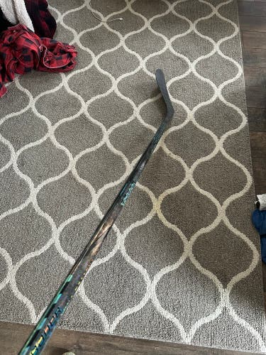 Intermediate Bauer Twitch Left Hand Hockey Stick P28 (Used)