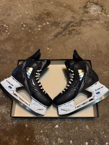 True Pro Custom Hockey Skates Wide Width Pro Stock 9 (Used)