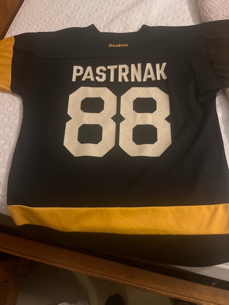 Official Players Reebok Black and Gold Bruins Pasta Jersey(3rd) Youth Large/Extra Large (New) + Hat