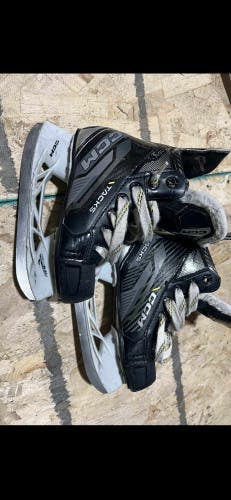 2024 CCM Hockey Skates Regular Width 10 (New)