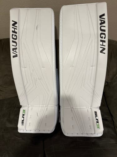 33" Vaughn SLR3 Pro Carbon Goalie Leg Pads (Used)